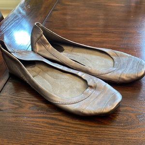 Nine West flat in pewter colour